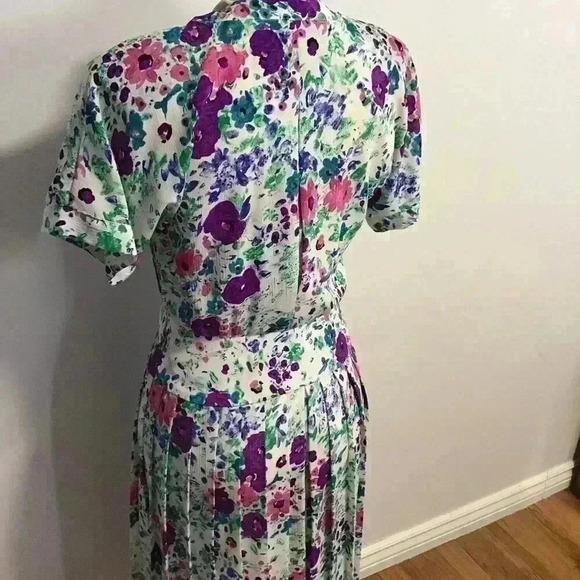 ‼️SALE‼️ 2/$25 Vintage Printed Dress with Pleated Skirt - Picture 6 of 7